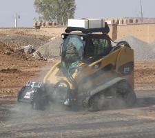 Caterpillar compact loader