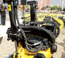Engcon coupler with a 45° tilt function 