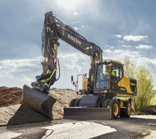 The EW220E in dual-tyre tiltrotator mode2.jpg