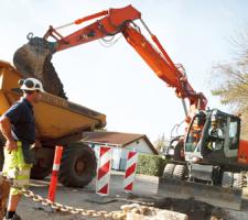 Hitachi ZX170W-3 at work