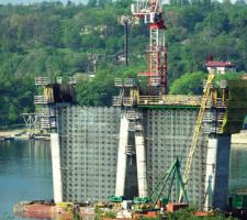 suspension towers of the new bridge 