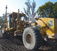 Trimble GCS900 3D driving through soil