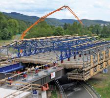 Doka's composite forming carriage used on a four-lane road bridge project 
