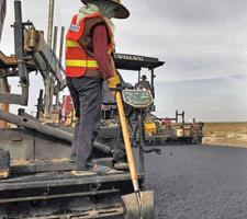 Volvo CE pavers Yulin-Jingbian Expressway project