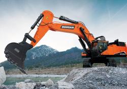 The DX1000LC-7 excavator is powered by the new stage V version of the proven Perkins 2806J diesel engine