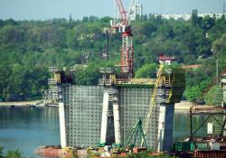 suspension towers of the new bridge 