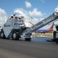 material transfer vehicle providing steady flow of asphalt