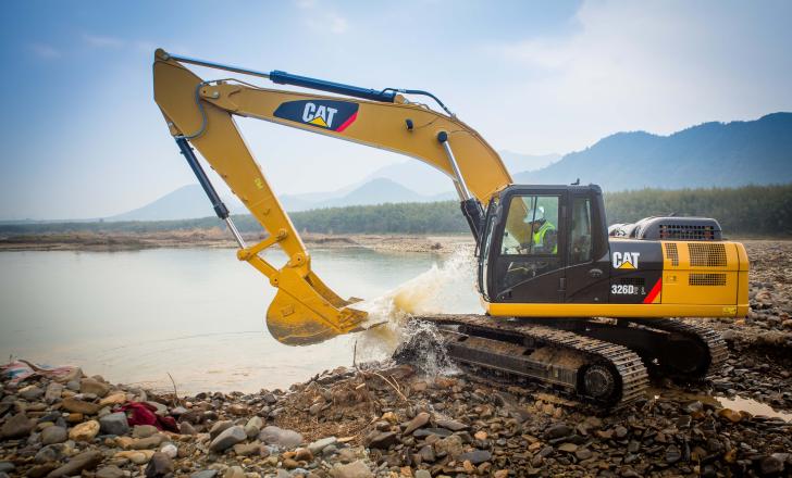 Cat’s new 326D2 excavator is aimed at customers in emerging markets Caterpillar new 326D2 excavator