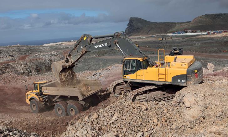 A new runway was built using Volvo CE machines on the remote island of St Helena Volvo CE machines on the remote island of St Helena