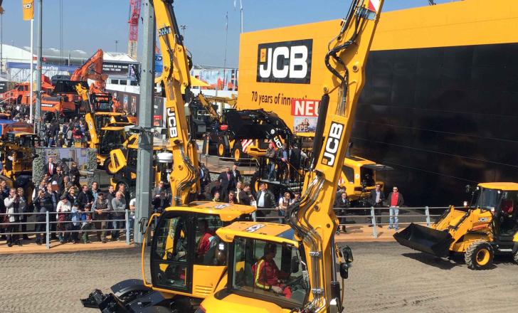JCB’s Hydradig being put through its paces at bauma in Munich JCB’s Hydradig