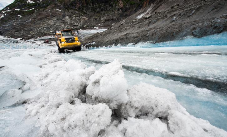 Volvo CE machines working in a tough climate in Canada FridayStory2017_March03_01.jpg