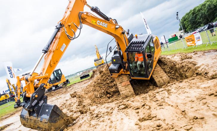Machinery demonstrations at the Plantworx 2017 show attracted great interest from visitors plantworx_day_001_060617-1104.jpg