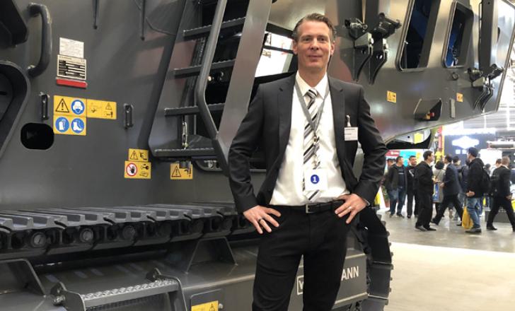 Mark Hezinger, Kleemann marketing manager, in front of the MOBICAT MC 120 Z PRO mobile tracked jaw crusher IMG_2635.jpg