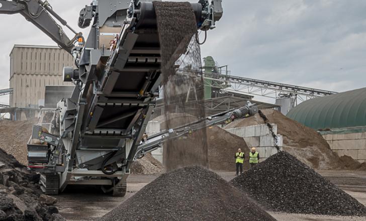 Ammann says its RSS 120-Mshredder offers versatility and mobility for handling recycled feed materials RSS_120-M_Recycling_Shredder_Screener_DSC2903.jpg