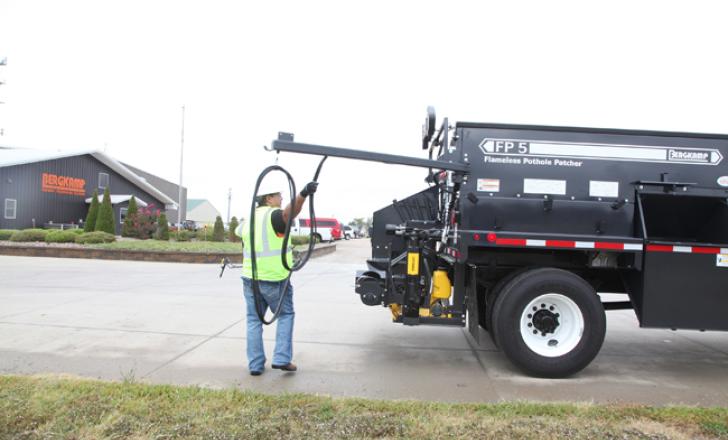 Blameless with the FP5 Flameless: Bergkamp’s Pivot Tack System keeps tack off of equipment and in the pothole thanks to an extending hose arm support RST - May 2019 - Bergkamp - PIC 1.jpg