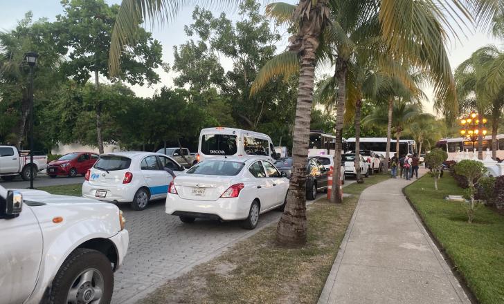 Building the new bridge should help alleviate the heavy traffic congestion that occurs in and around Mexico’s popular Cancun holiday destination – image ©courtesy of Sarah Biswell