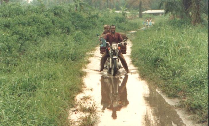 Africa’s rural roads present different safety hazards – image © courtesy of Mike Woof