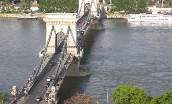 Budapest's Chain Bridge (photo © Jan Drholec Dreamstime)