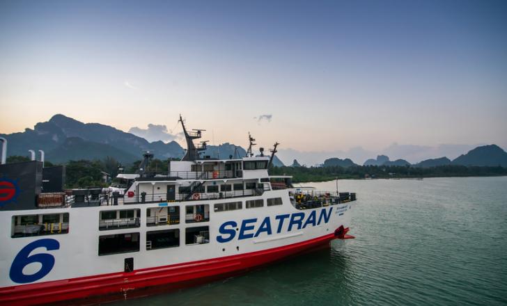 A new bridge in southern Thailand is proposed to link Koh Samui Island to the mainland, replacing the ferry service – image © courtesy of Phittavas, Dreamstime.com