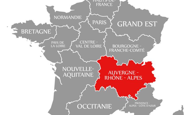 Upgrading a Route Nationale stretch to an Autoroute will improve transport in Central France – image © courtesy of Ingo Menhard, Dreamstime.com