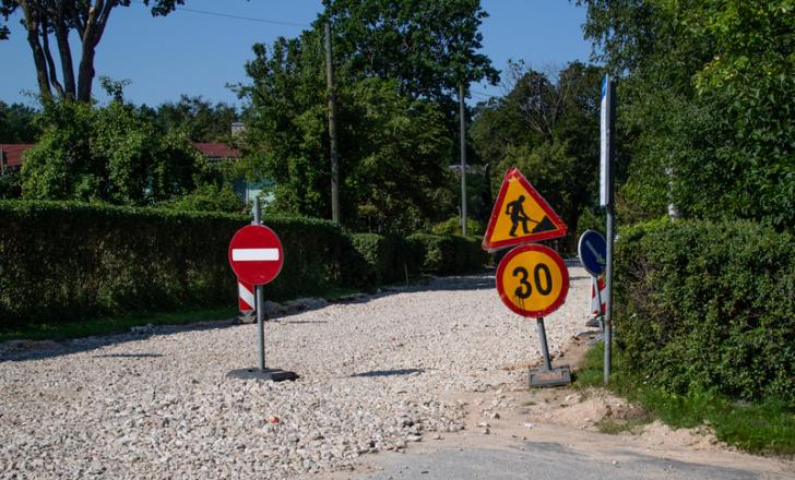 Goodbye dust, hello pavement (©Strangelet/Dreamstime)