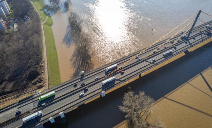 The existing Neuenkamp bridge, opened in 1971, has been struggling to cope with traffic volumes on Germany’s busy A40 route - image © courtesy of Maximilian W, Dreamstime.com
