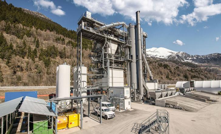 The Ammann mixing plant is supplying a high proportion of recycled asphalt for the N2 motorway renovation The Ammann mixing plant is supplying a high proportion of recycled asphalt for the N2 motorway renovation