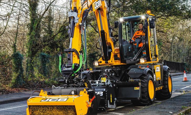 JCB is now offering a versatile pothole patching machine based on its HydraDig model