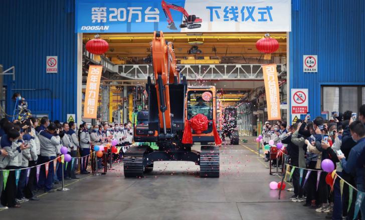 Doosan Infracore has surpassed the 200,000-mark in the cumulative production of excavators in China, a first among foreign companies operating in the Chinese market