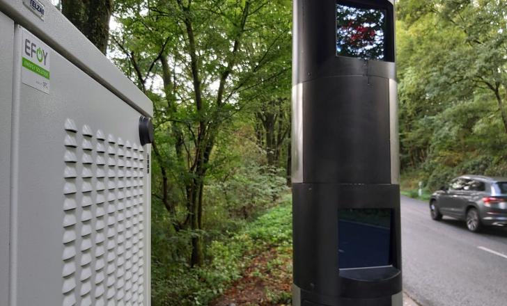 SFC's fuel cell tech means Jenoptik speed systems can be available off-grid (© Mona Mittelstädt | SFC Energy AG) SFC's fuel cell tech means Jenoptik speed systems can be available off-grid (© Mona Mittelstädt | SFC Energy AG)