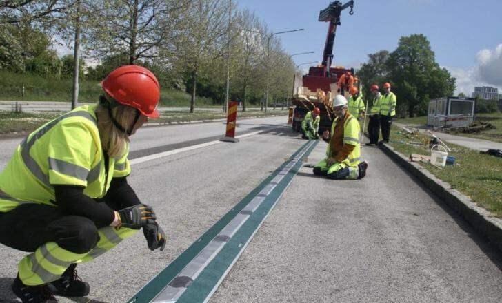 Installation of the electric rail along Getingevägen in Lund (image courtesy Elonroad)