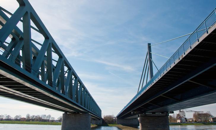 The parallel Maxau Rhine Bridges connect Karlsruhe, in the state of Baden-Württemberg, with Wörth in Rhineland-Palatinate state (image © Hanmon/Dreamstime)