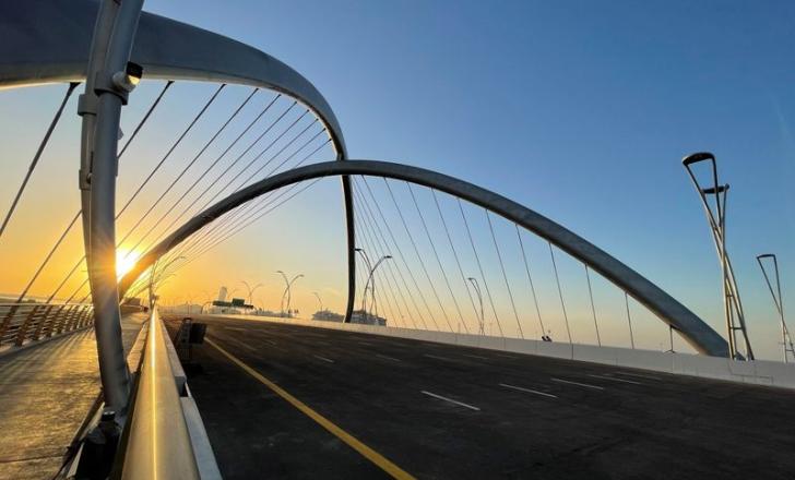 The new Infinity Bridge in Dubai was built by the BESIX Group and provides an important transport link
