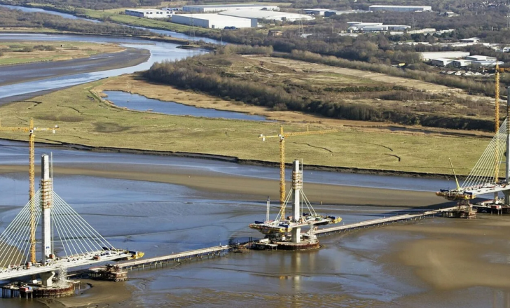 The COWI-designed Mersey Gateway Crossing across the River Mersey and the Manchester Ship Canal includes a 1km-long cable supported section (image courtesy COWI)