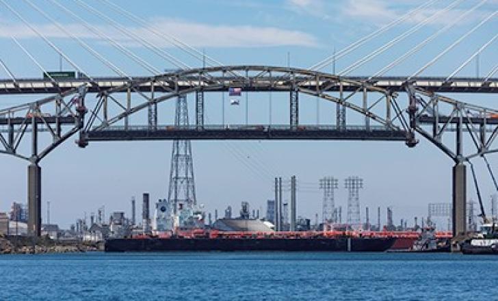 The Gerald Desmond Bridge's centre span is lowered for removal as the first step in the bridge's demolition (image courtesy Port of Long Beach)