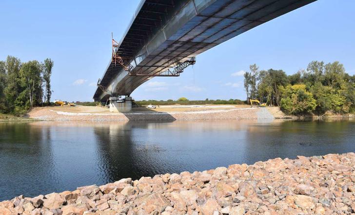 Work started in 2019 on the now completed bridge to cross the Sava River between Croatia and Bosnia near the Bosnian town of Gradiška (image courtesy Integral Inženjering)