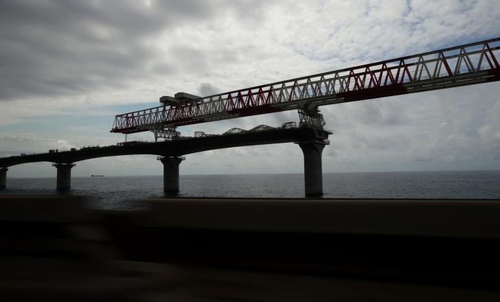 An 8km stretch of the new coastal route around Réunion Island is open to traffic but 2.5km still has to be built