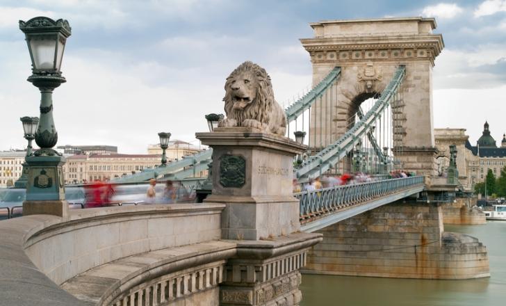 Renovations to the historic Széchenyi Chain Bridge and a nearby road tunnel in the Hungarian capital have been long-awaited (image © Samsem67/Dreamstime)