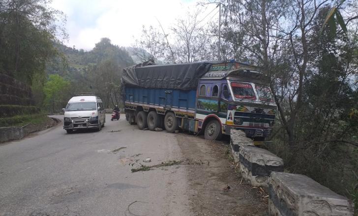 Rural areas in five of Nepal’s provinces will benefit from improved road links, boosting safety – image © courtesy of Ram Krishna Wagle