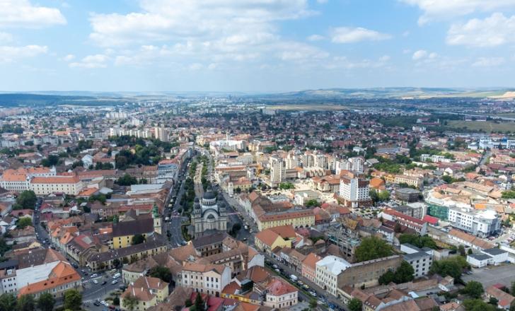 The medieval city of Targu Mures, with a population of around 117,000 inhabitants, lies on the Mureș River, the second longest river in Romania after the Danube (image © Wirestock/Dreamstime)