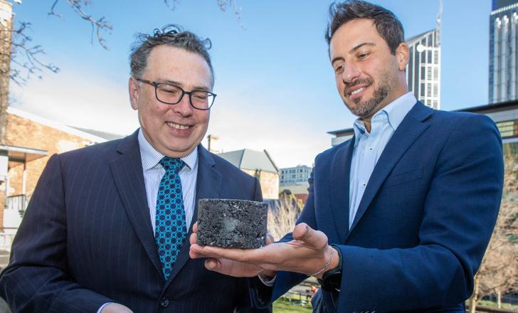 Geoff Allan (left), chief executive of Austroads, and Filippo Giustozzi, project lead and associate professor in the RMIT School of Engineering (image courtesy RMIT)