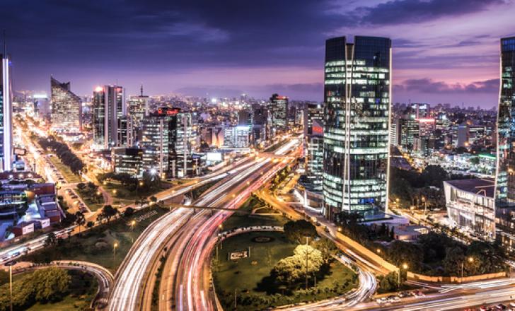 Work is underway on the elevated road stretch in Peru’s capital, Lima – image courtesy of © Christian Vinces Cabada|Dreamstime.com
