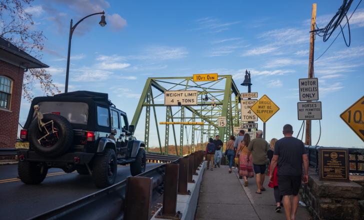 Spanning the Delware River, the New Hope-Lambertville toll bridge connects Pennsylvania and New Jersey – image courtesy of © Jonathan Cohen|Dreamstime.com