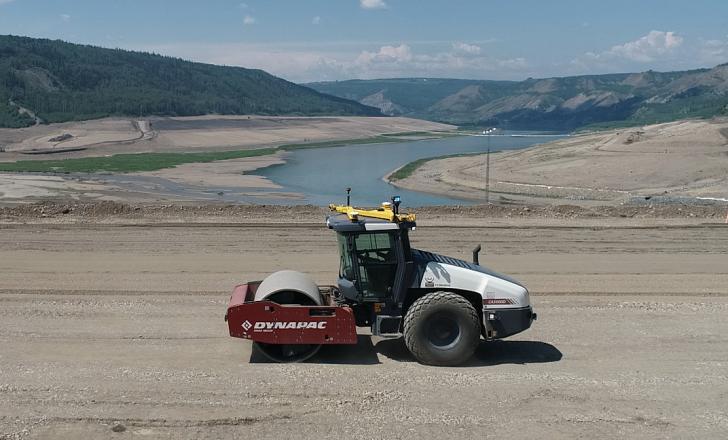 An autonomous Dynapac soil compactor equipped with Trimble control technology has been used on a working construction site in Canada An autonomous Dynapac soil compactor equipped with Trimble control technology has been used on a working construction site in Canada