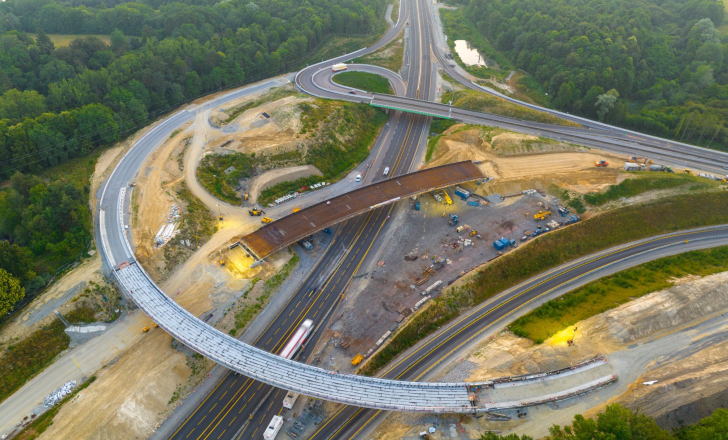 Because the job site was located along the A11 autoroute, there was limited space and access for vehicles and equipment (image courtesy Sarens)