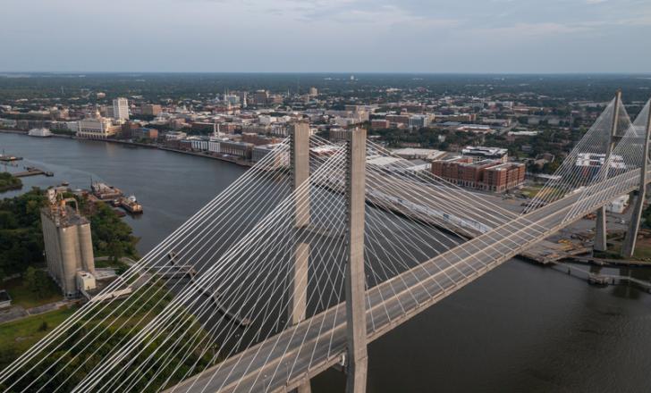 A contract has been awarded to Kiewit to raise the Eugene Talmadge Memorial Bridge that spans the Savannah River – image courtesy of © Wirestock|Dreamstime.com