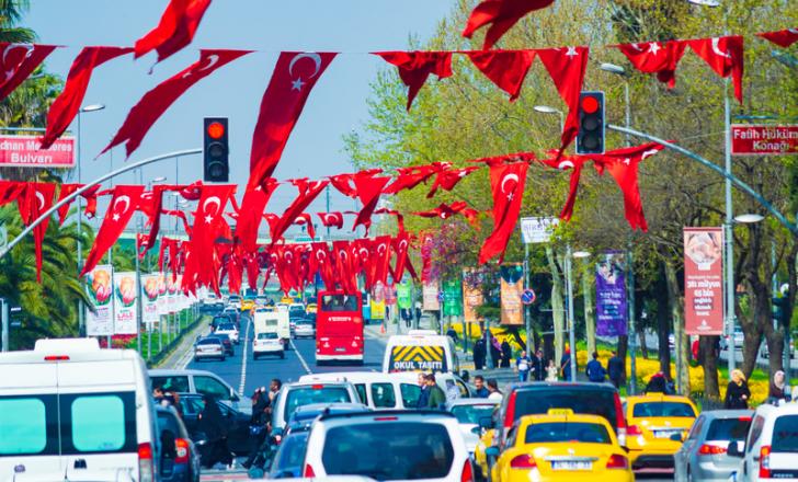 Heavy traffic along Ataturk Boulevard in Istanbul, Turkey, might be reduced if the MEDIANETS project to predict traffic congestion is a success (image © Anna Yordanova/Dreamstime)
