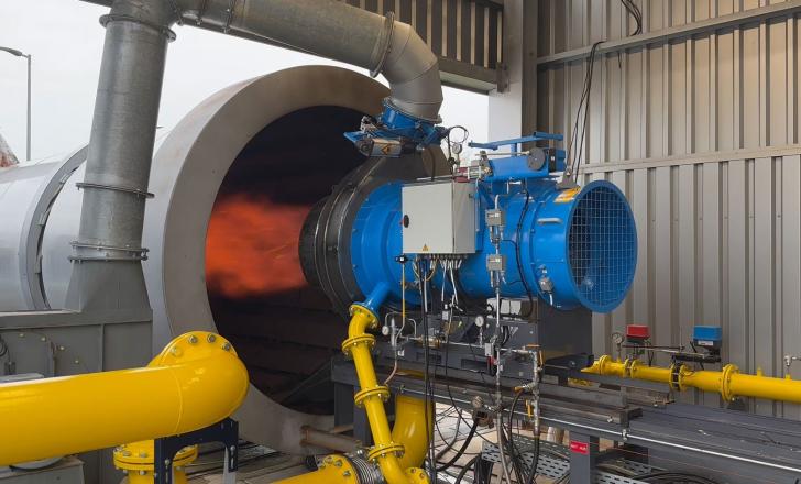 The hydrogen burner from Benninghoven is supplied with an intelligent control system to maximise the efficiency during asphalt production