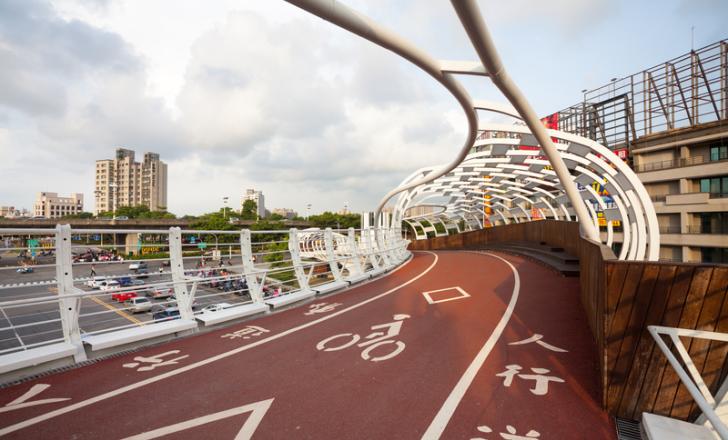 The Star of Cianjen Bike Bridge in Cianjhen, a district of Kaohsiung City (image © Anantachat/Dreamstime)