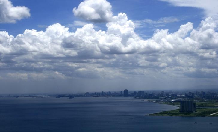 A new bridge link will cross Manila Bay in the Philippines – image courtesy of © Ragsac19 | Dreamstime.com
